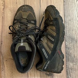 9.5 Salomon Hiking boots, with Keen insoles